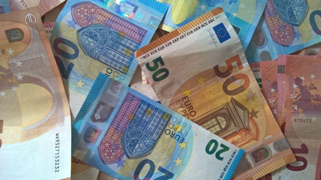 Comment gérer efficacement votre crédit renouvelable avec une carte de crédit gratuite